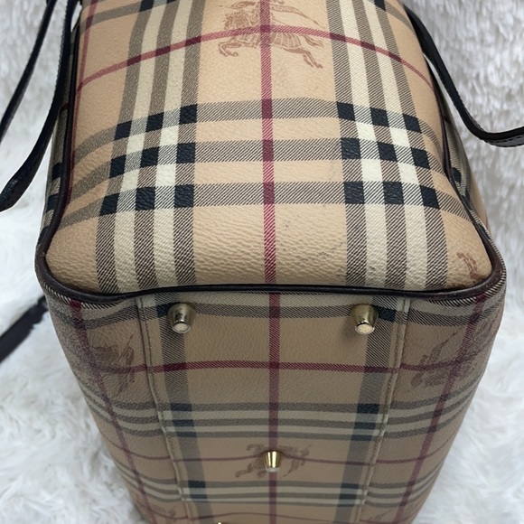 BURBERRY HAYMARKET CHECK  LEATHER/PVC TOTE WITH REMOVEABLE POUCH FINAL SALE - Picture 7 of 16
